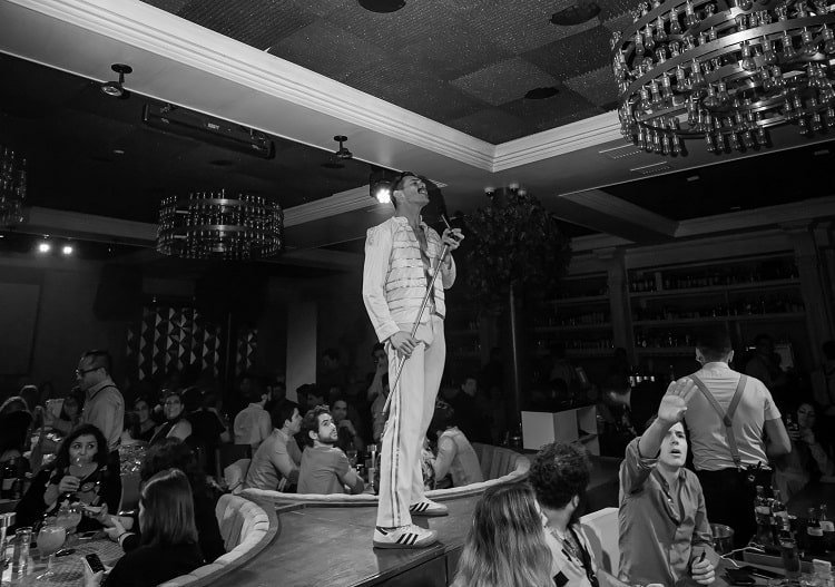 Singer at Doble B bar