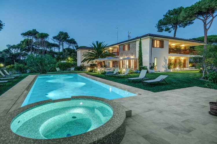 Arli Hotel Has Won the Award for Excellence in Service for Italy